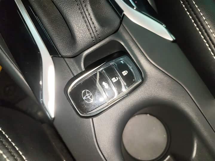 Фото 9 - Toyota Corolla