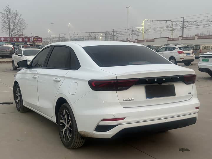 Фото 4 - Geely Emgrand