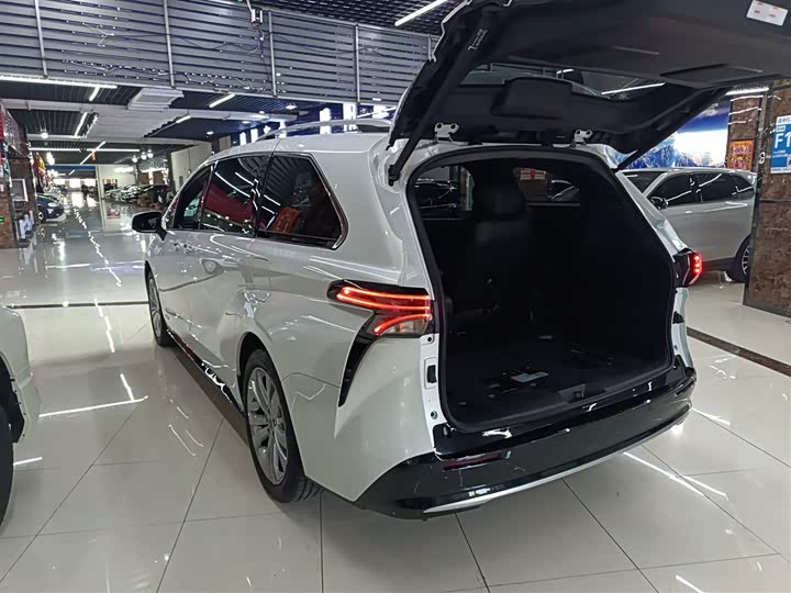 Фото 5 - Toyota Sienna