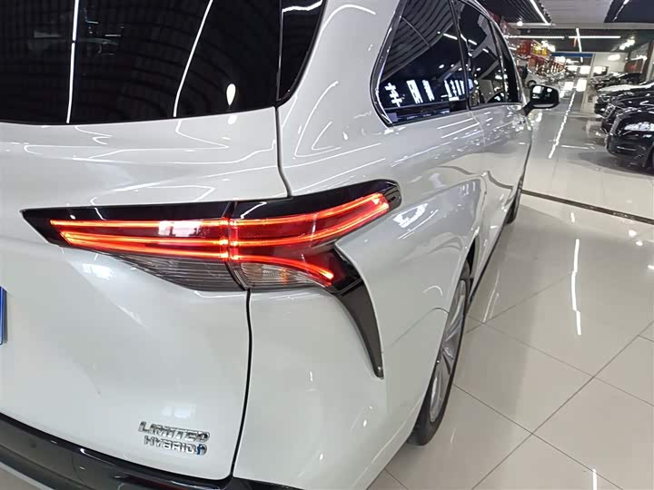 Фото 8 - Toyota Sienna