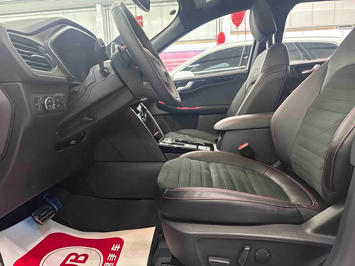 Фото 8 - Ford Escape