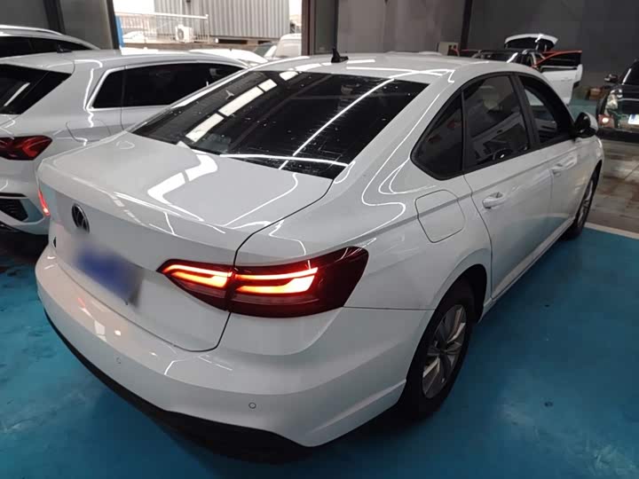 Фото 7 - Volkswagen Lavida