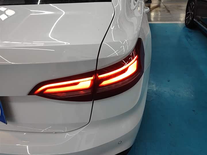 Фото 8 - Volkswagen Lavida