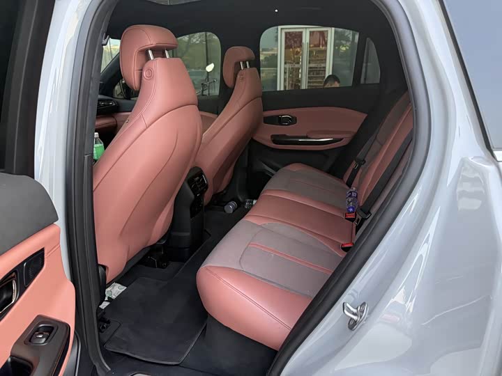 Фото 9 - Nio EC6