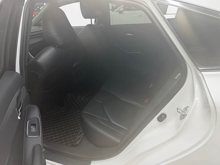 Фото 3 - Toyota Avalon