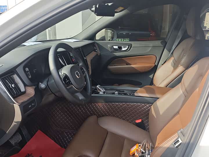 Фото 3 - Volvo XC60 Hybrid