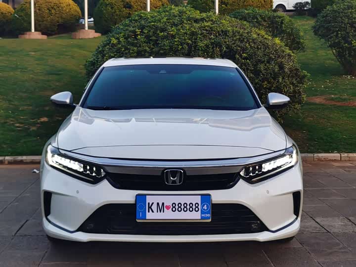 Фото 2 - Honda Inspire