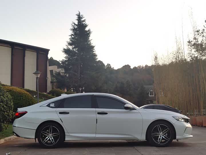 Фото 7 - Honda Inspire