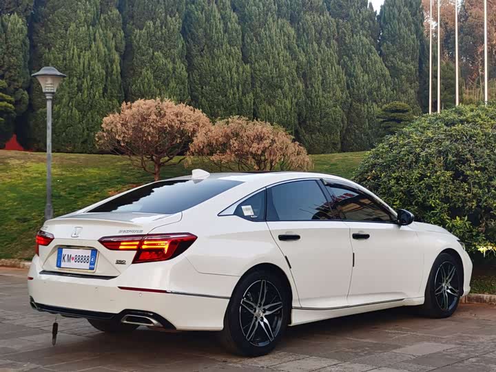 Фото 8 - Honda Inspire