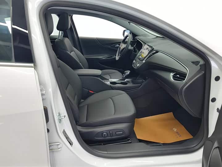 Фото 8 - Chevrolet Malibu XL