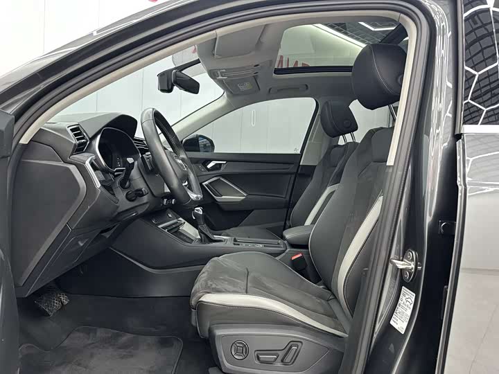 Фото 4 - Audi Q3