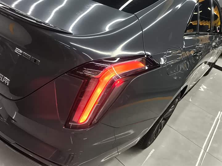 Фото 8 - Cadillac CT4