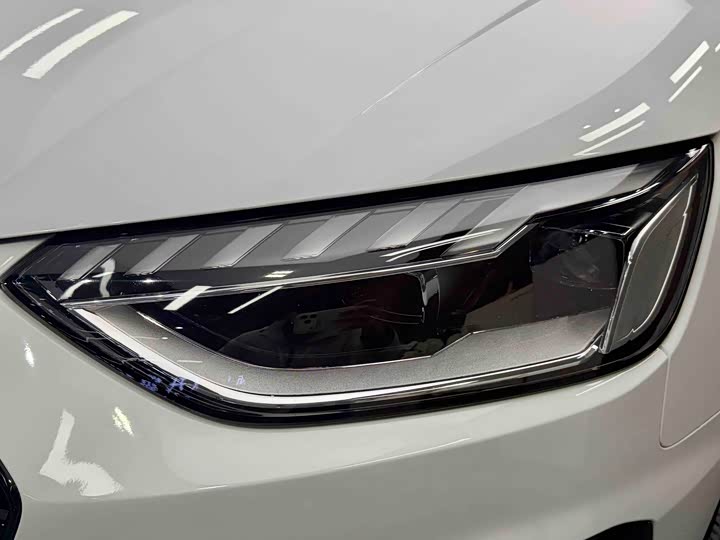 Фото 4 - Audi A4L