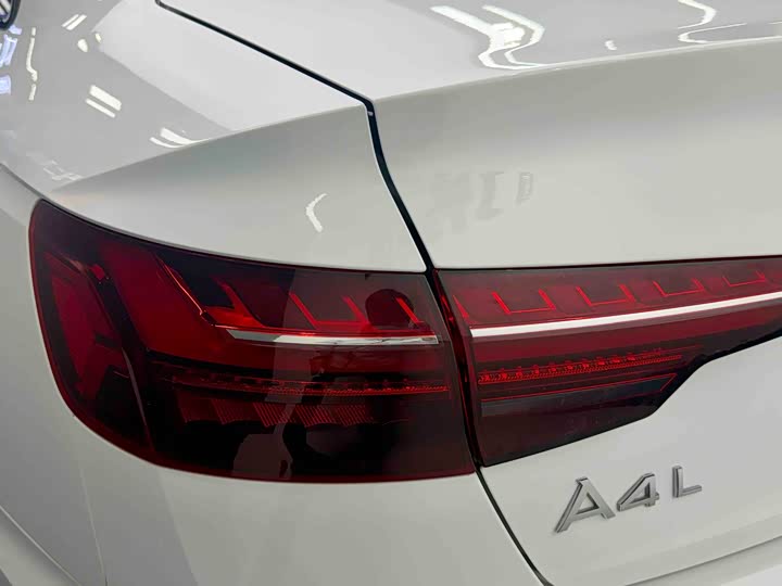 Фото 6 - Audi A4L