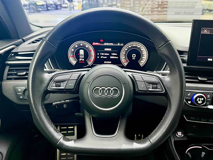 Фото 8 - Audi A4L