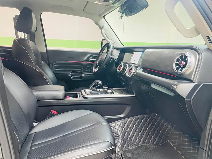 Фото 9 - Tank 300