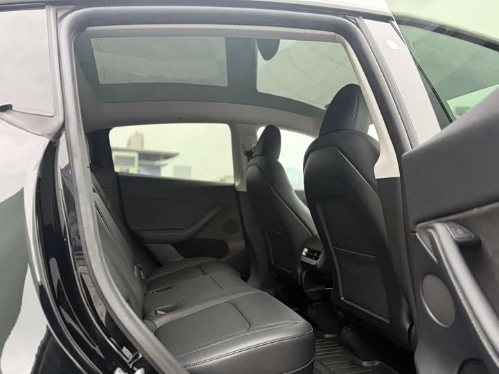 Фото 8 - Tesla Model Y