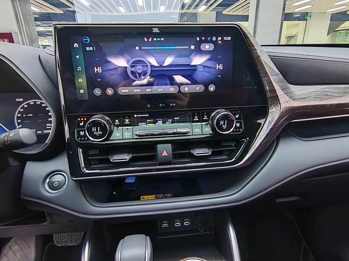 Фото 7 - Toyota Crown Kluger