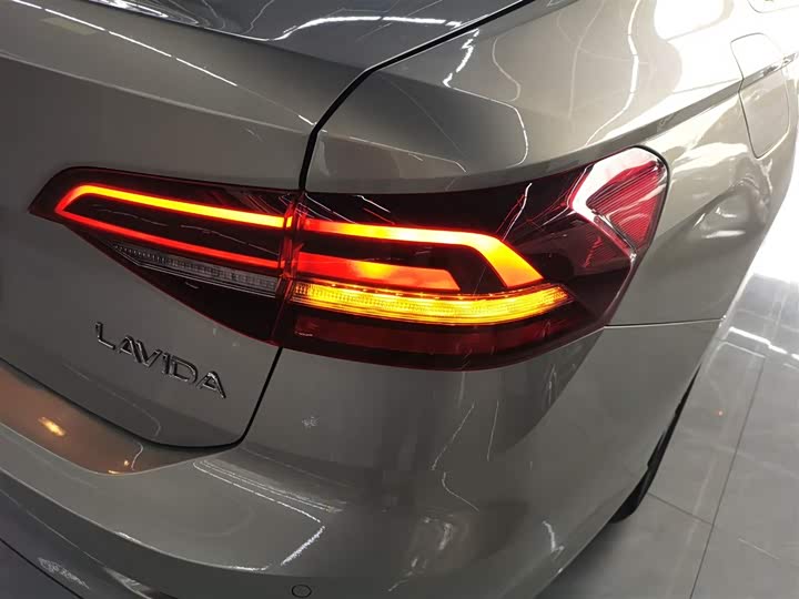 Фото 8 - Volkswagen Lavida