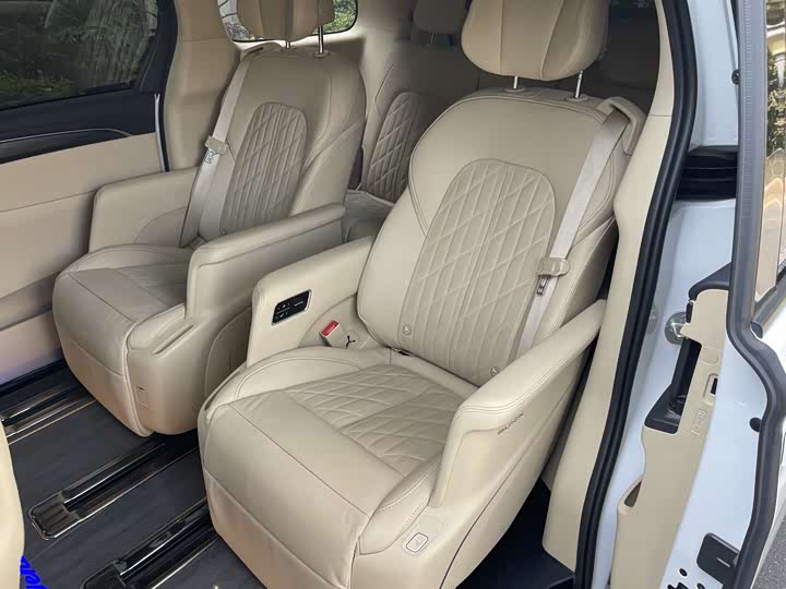 Фото 8 - Buick GL8 ES