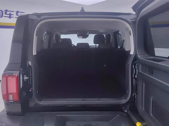 Фото 4 - Tank 300