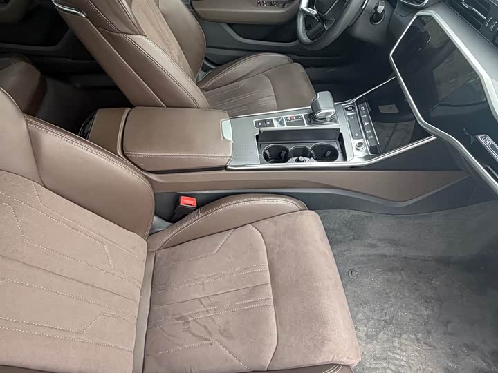 Фото 4 - Audi A7L