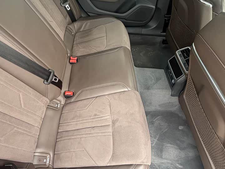 Фото 5 - Audi A7L