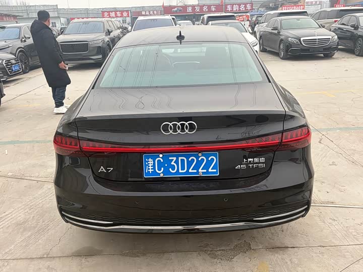 Фото 9 - Audi A7L