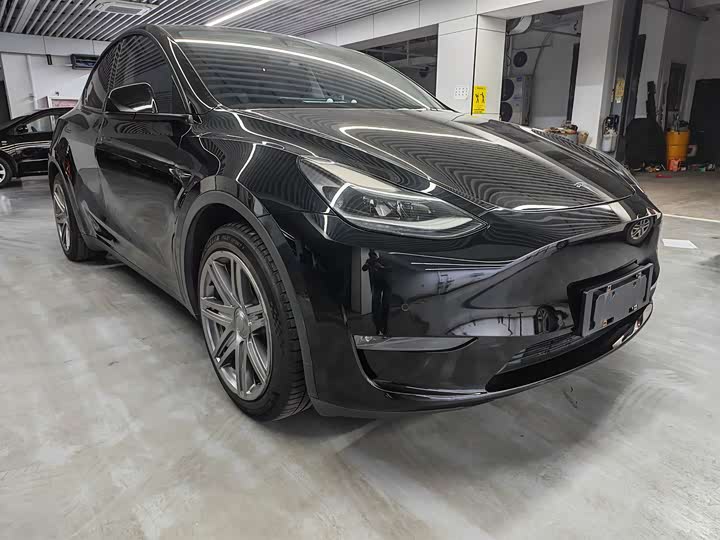 Фото 3 - Tesla Model Y