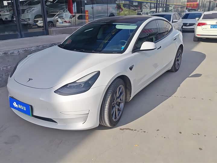 Фото 1 - Tesla Model 3