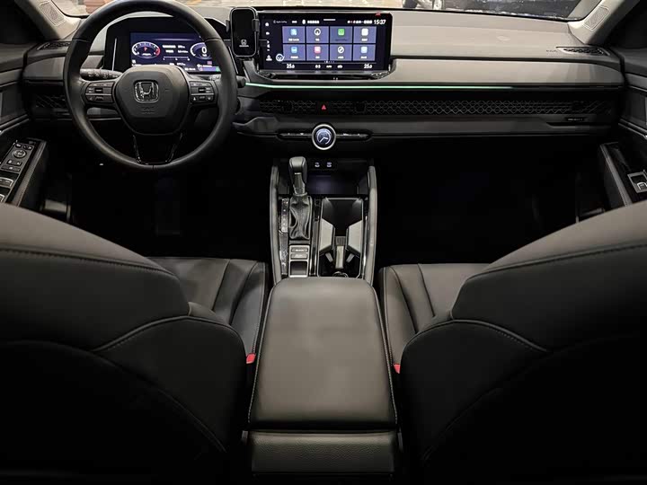 Фото 8 - Honda Accord