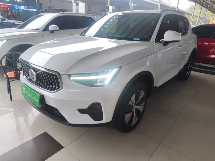 Фото 2 - Volvo XC40