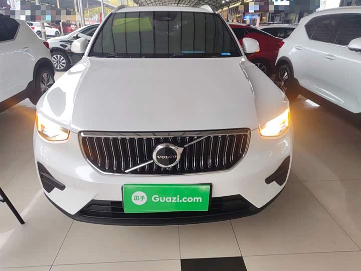 Фото 3 - Volvo XC40