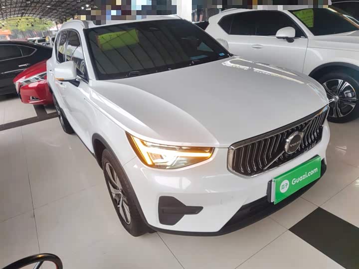 Фото 4 - Volvo XC40