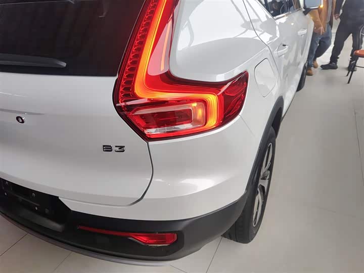 Фото 8 - Volvo XC40