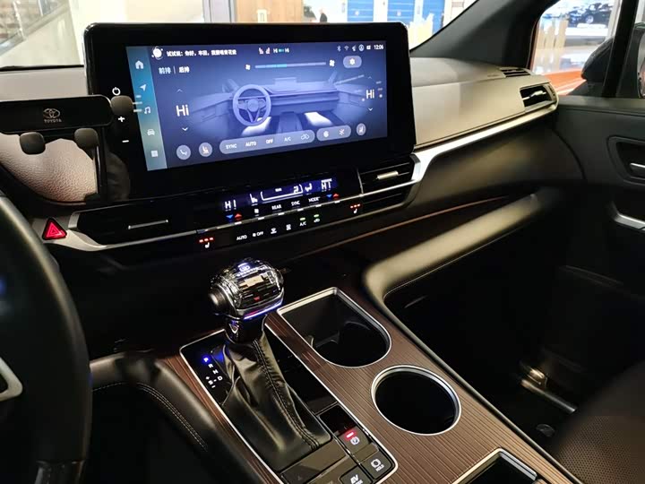 Фото 7 - Toyota Granvia