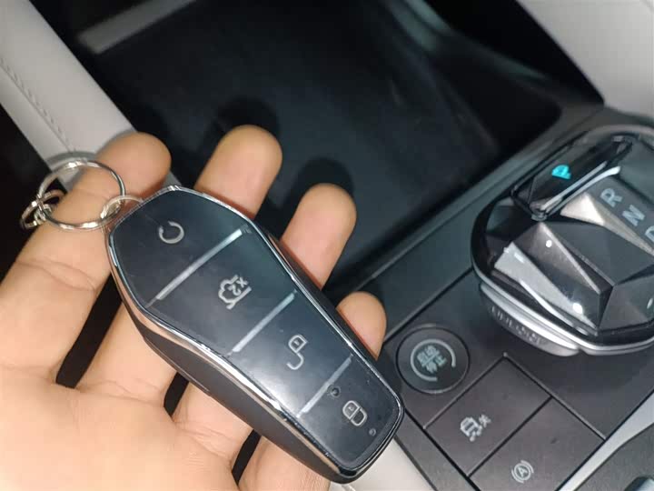 Фото 9 - BYD Yuan Up