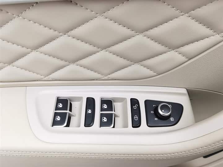 Фото 9 - Hongqi HS7