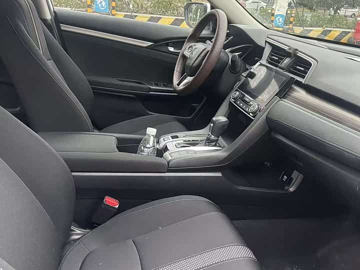 Фото 4 - Honda Civic