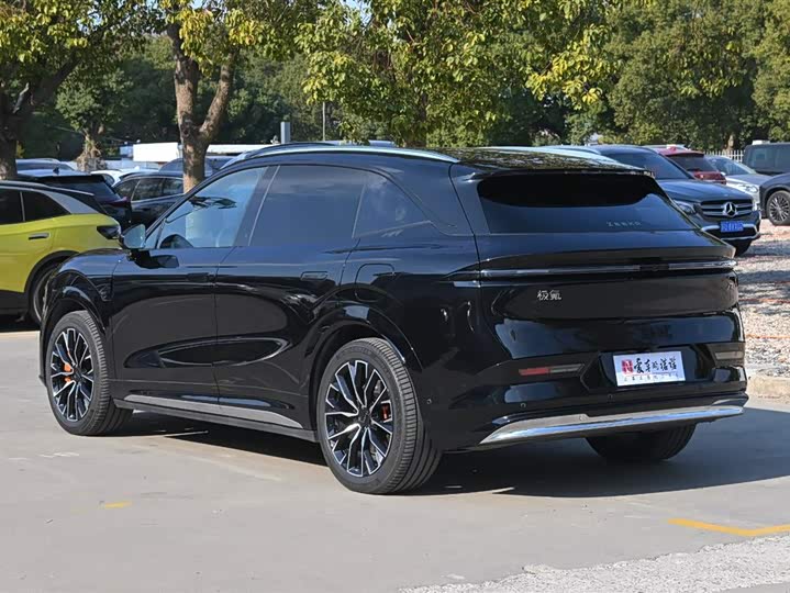 Фото 4 - Zeekr 7X