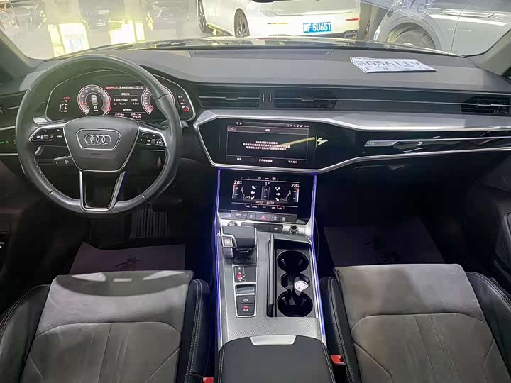 Фото 4 - Audi A6L