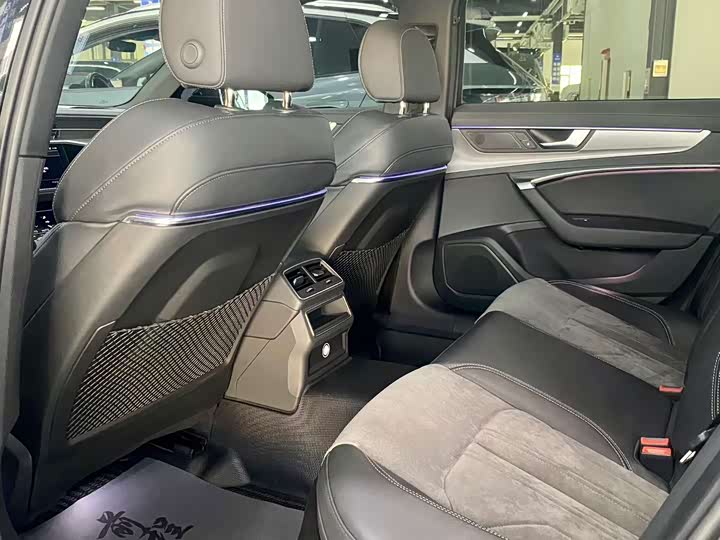 Фото 5 - Audi A6L