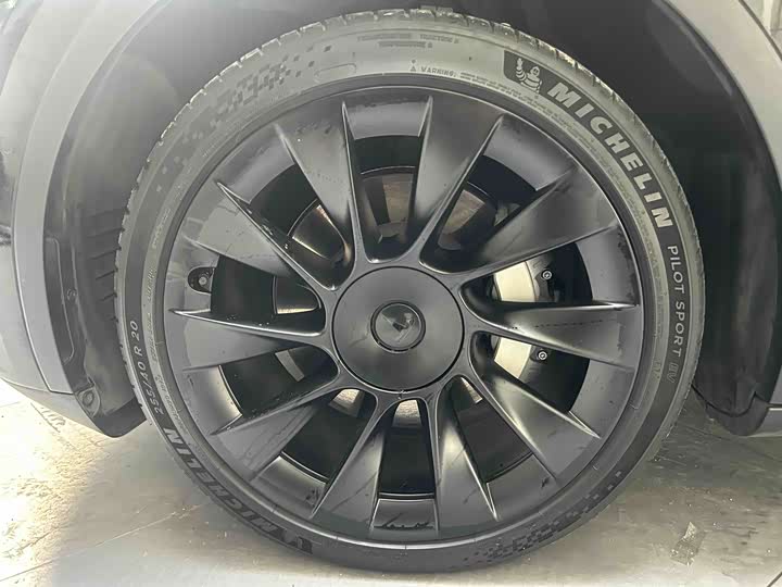 Фото 9 - Tesla Model Y