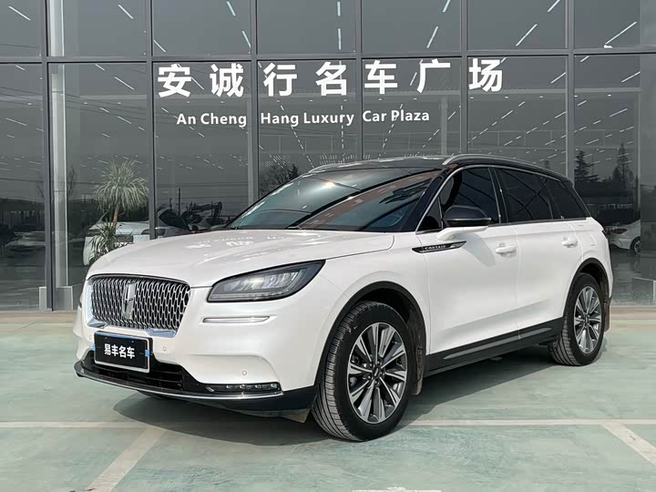 Фото 1 - Lincoln Corsair