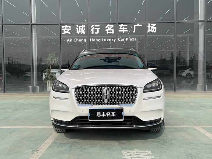 Фото 2 - Lincoln Corsair