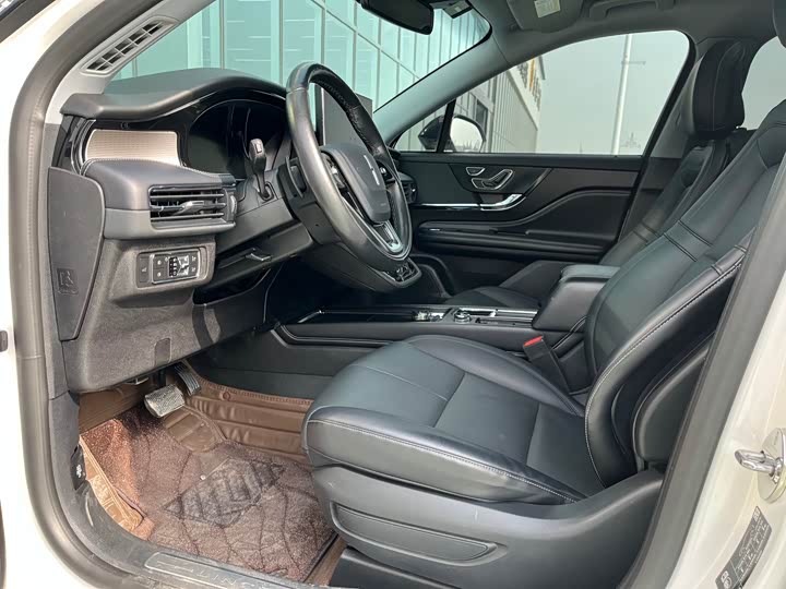 Фото 4 - Lincoln Corsair