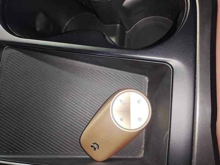 Фото 9 - Nio EC6