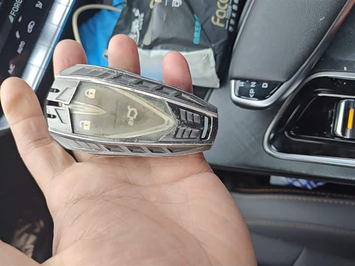 Фото 9 - Changan UNI-T