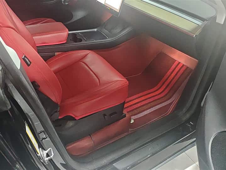 Фото 8 - Tesla Model Y