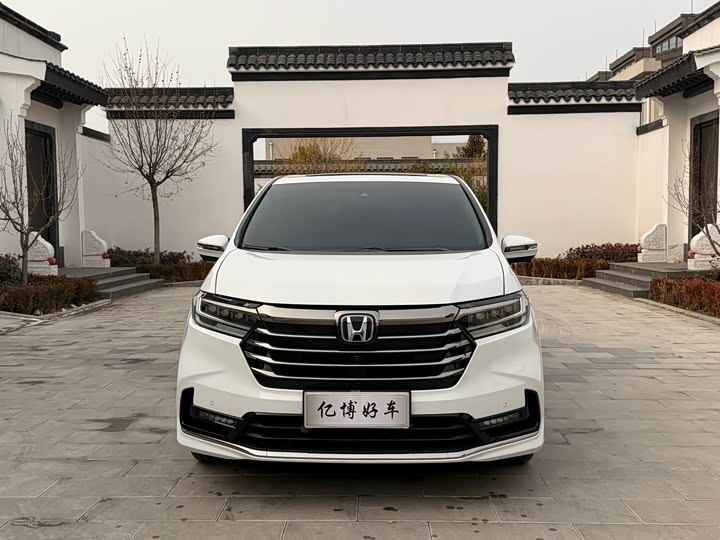 Фото 2 - Honda Odyssey